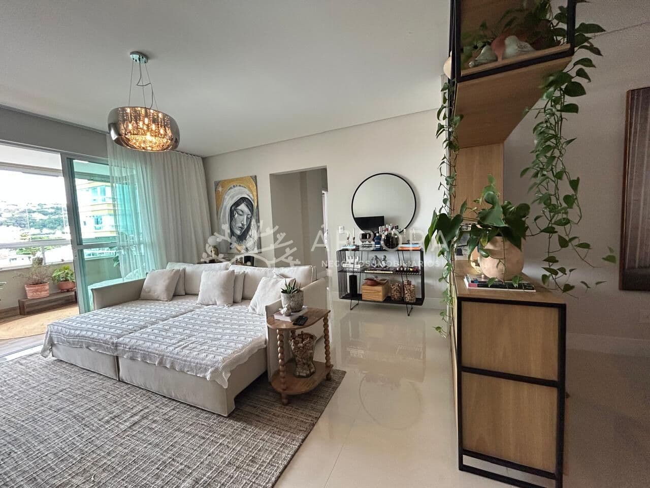 Apartamento semimobiliado 3 quartos com duas suítes, no Floresta - São José