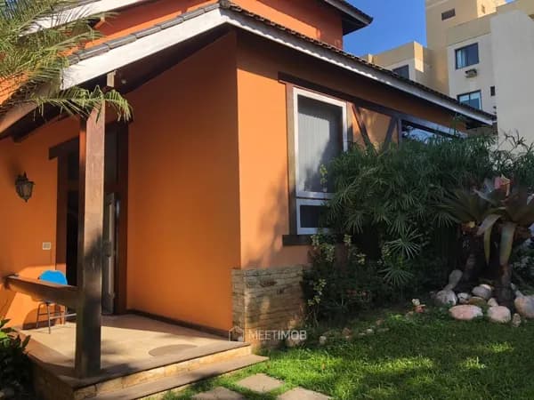 Casa Alto Padrão com 6 Quartos sendo 2 suítes na Cancela Preta