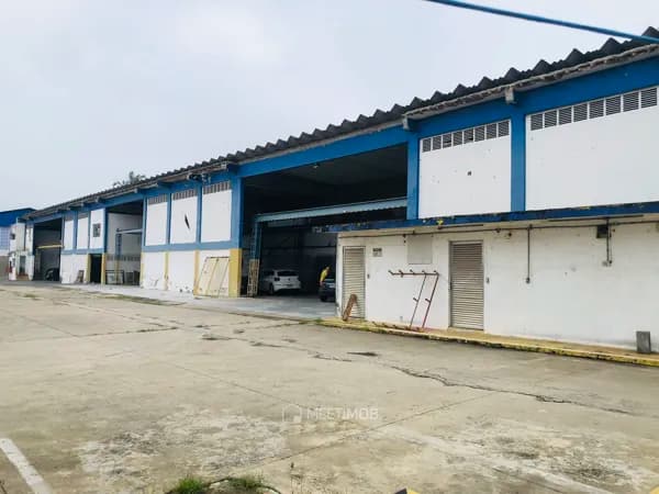 Pavilhão/Galpão Industrial com 3.600m²de área total e 1.850m² de área construída em Granja dos Cavaleiros, Macaé/RJ