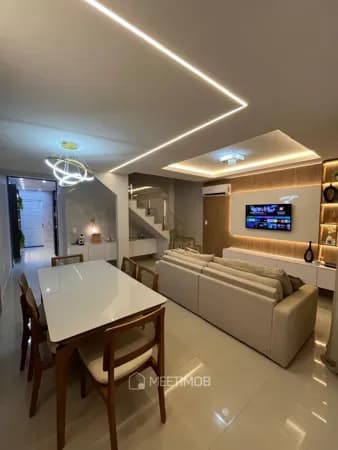 Casa Duplex à venda no Vale das Palmeiras