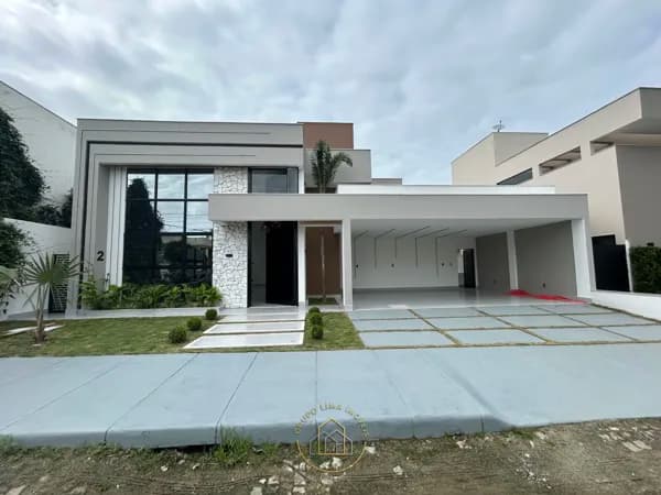 Casa Alto Padrão à venda no Residencial dos Ipês, Macaé-RJ