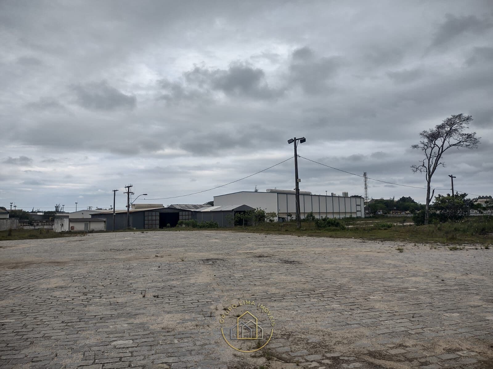 Pavilhão/Galpão Industrial em Imboassica com 241.482.000m² de área