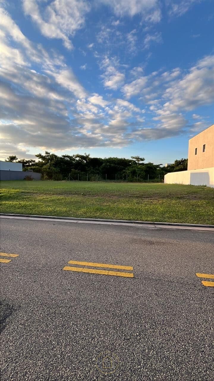 Terreno à venda no Condomínio Alphaville, Rio das Ostras/RJ