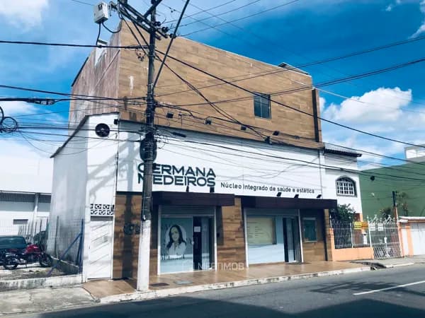 Prédio Comercial em Centro com 589m², Macaé/RJ