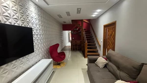 Sobrado à Venda no Jardim Adriana | Próximo ao SESI