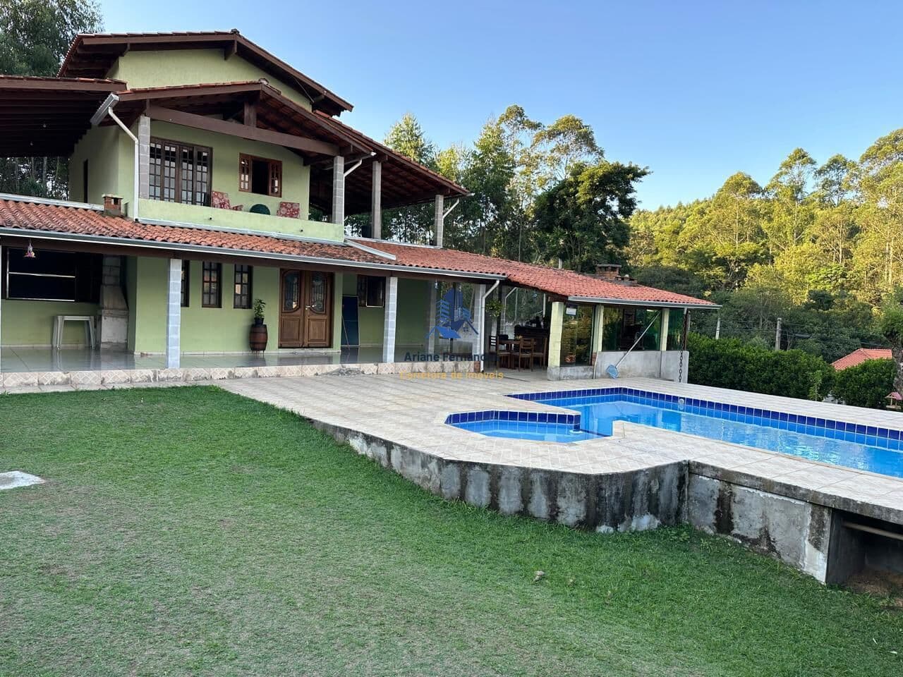 🌿 Chácara à Venda em Nazaré Paulista – Bairro Cuiabá 1.000 m² de terreno | 300 m² de área construída | Escritura