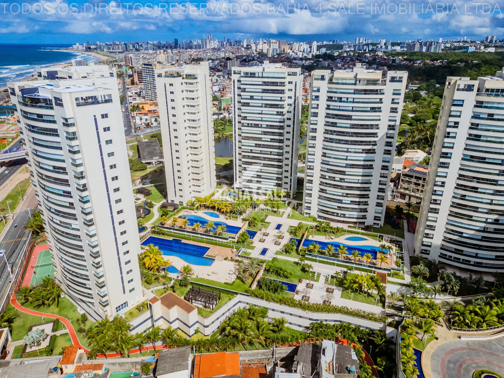 Nascente com vista mar incrível! 140m² no Hemisphere 360 com 2 suítes e lazer completo.