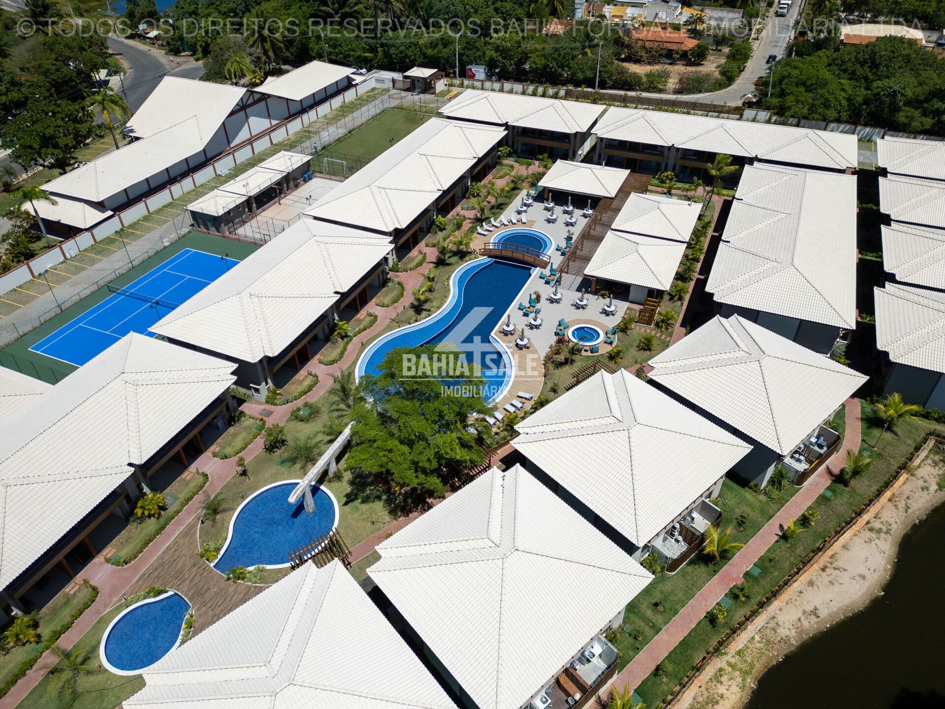 Village em Itacimirim com 2 suítes e garden privativo, lazer completo e a poucos metros da praia!