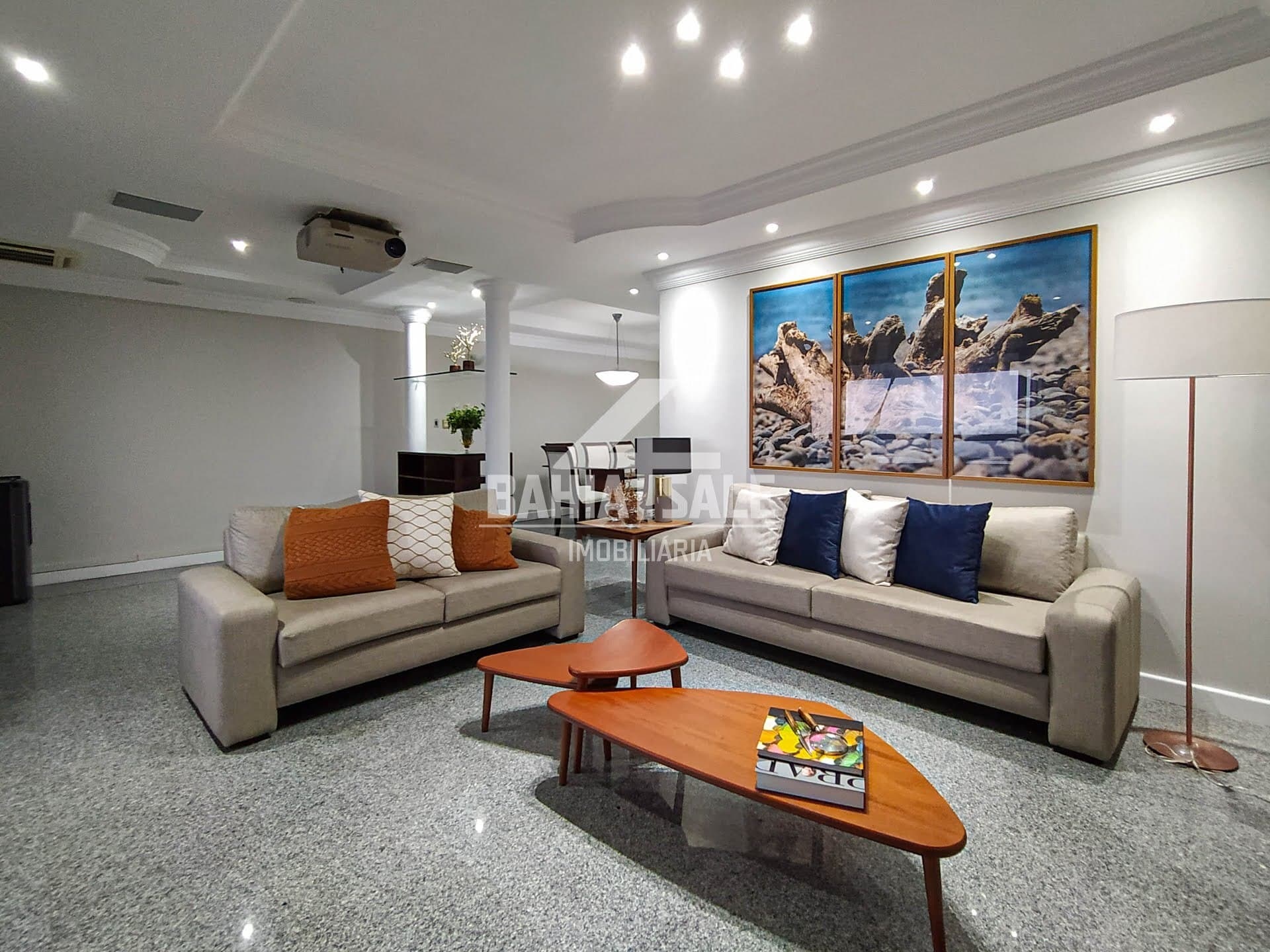 Vista Mar Plena no Corredor da Vitória! Apartamento 4 suítes, 4 garagens, 290m², Edf. Arthur Moreira Lima. Pronto para morar!