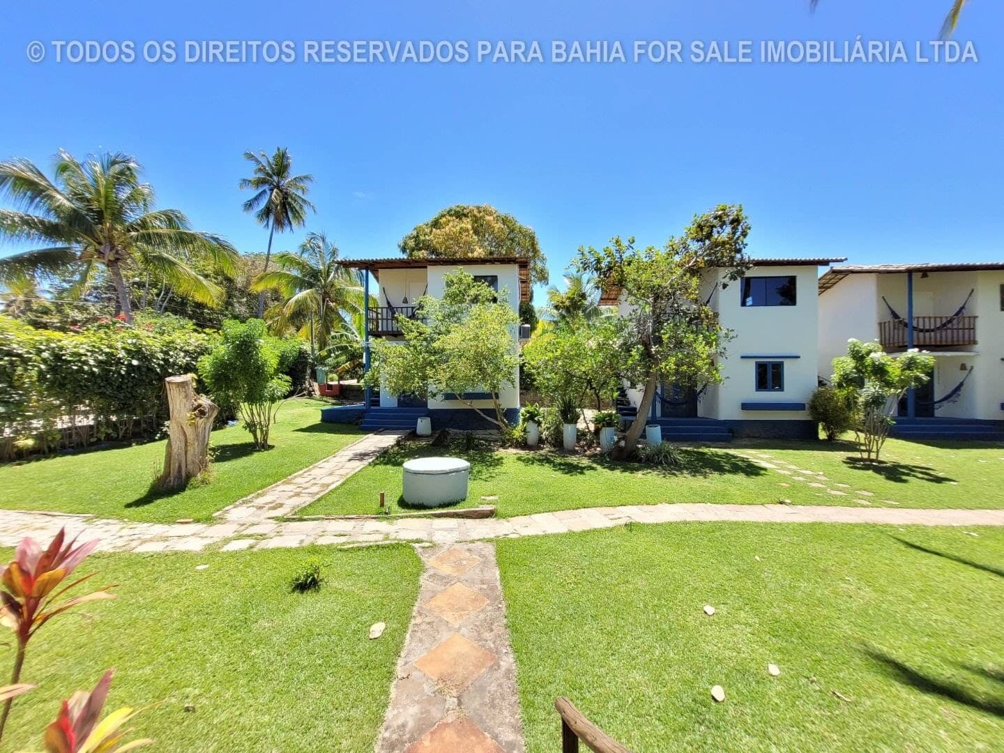 Pousada em Imbassaí: 8 Aptos Mobiliados, Casa, Restaurante e 2200m² Perto da Praia!