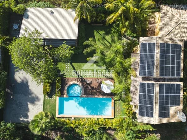Casa de Luxo em Imbassaí: 5 Suítes, Piscina, Energia Solar e Perto da Praia para Morar ou Investir!