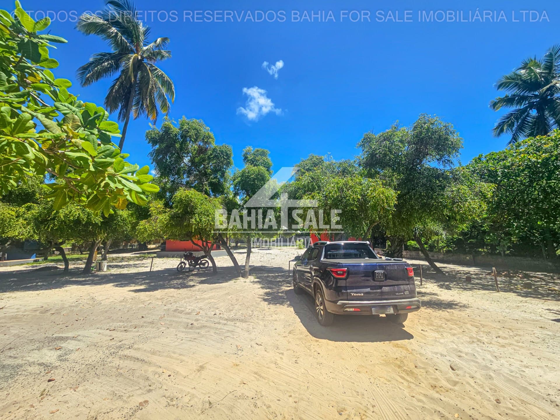 Terreno Exclusivo em Imbassaí: 3.000m² para seu Empreendimento dos Sonhos, Perto da Praia e do Centro!