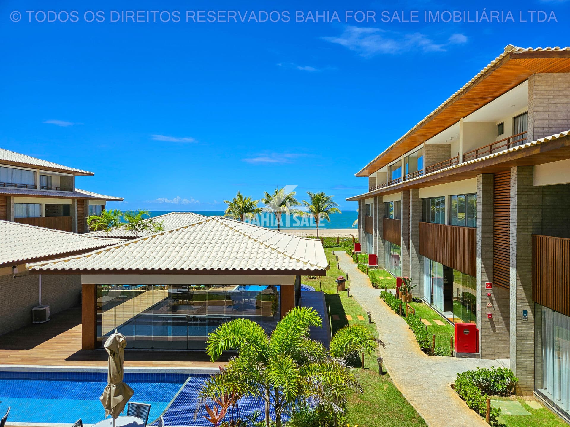 Vista mar e pé na areia em Itacimirim! 3 suítes e 116m² de charme em um dos trechos mais nobres do litoral.