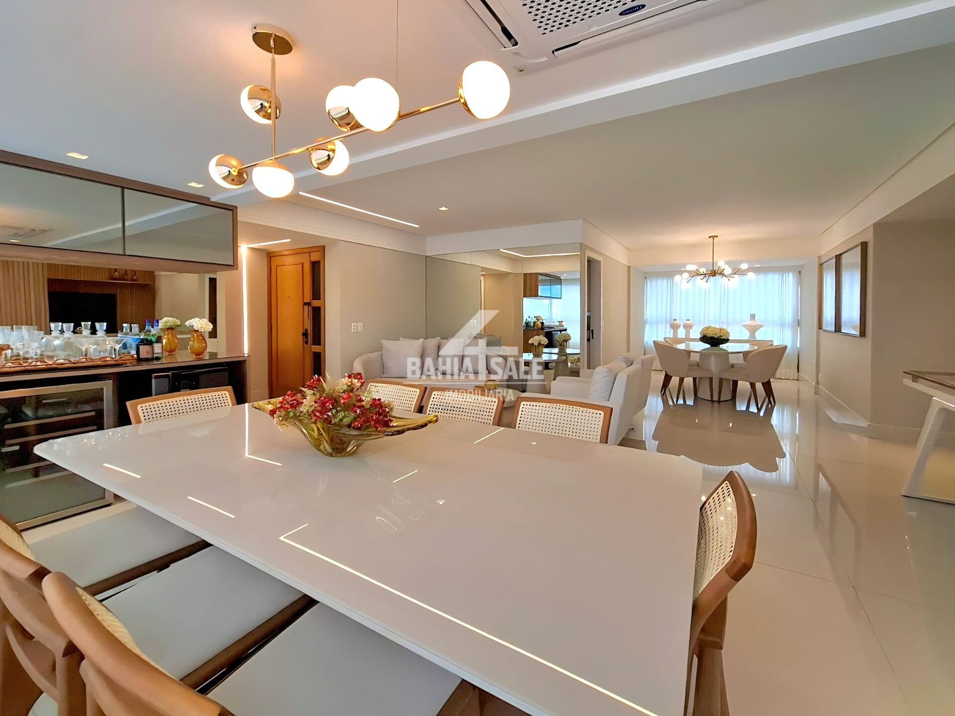 Apartamento 4 quartos com 3 suítes, 151m², mobiliado, varanda integrada e lazer completo!
