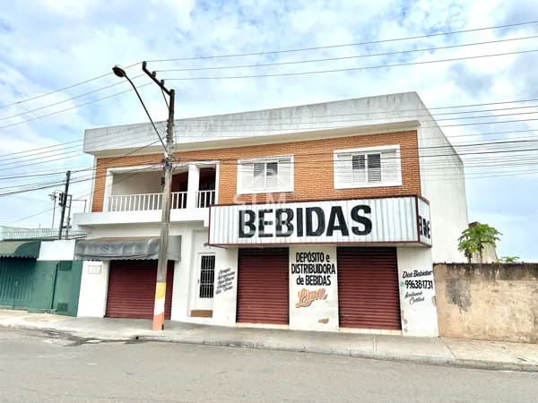 Sobrado com 2 pontos comerciais.