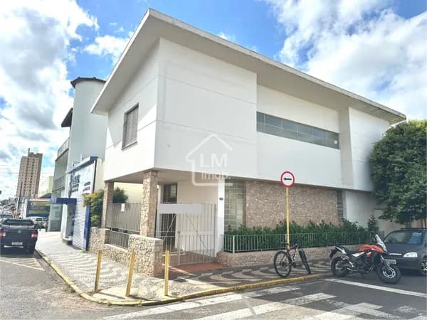 Aluga-se sobrado ponto comercial no centro de Avaré