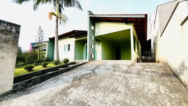 Casa Padrão no bairro Vila Lenzi