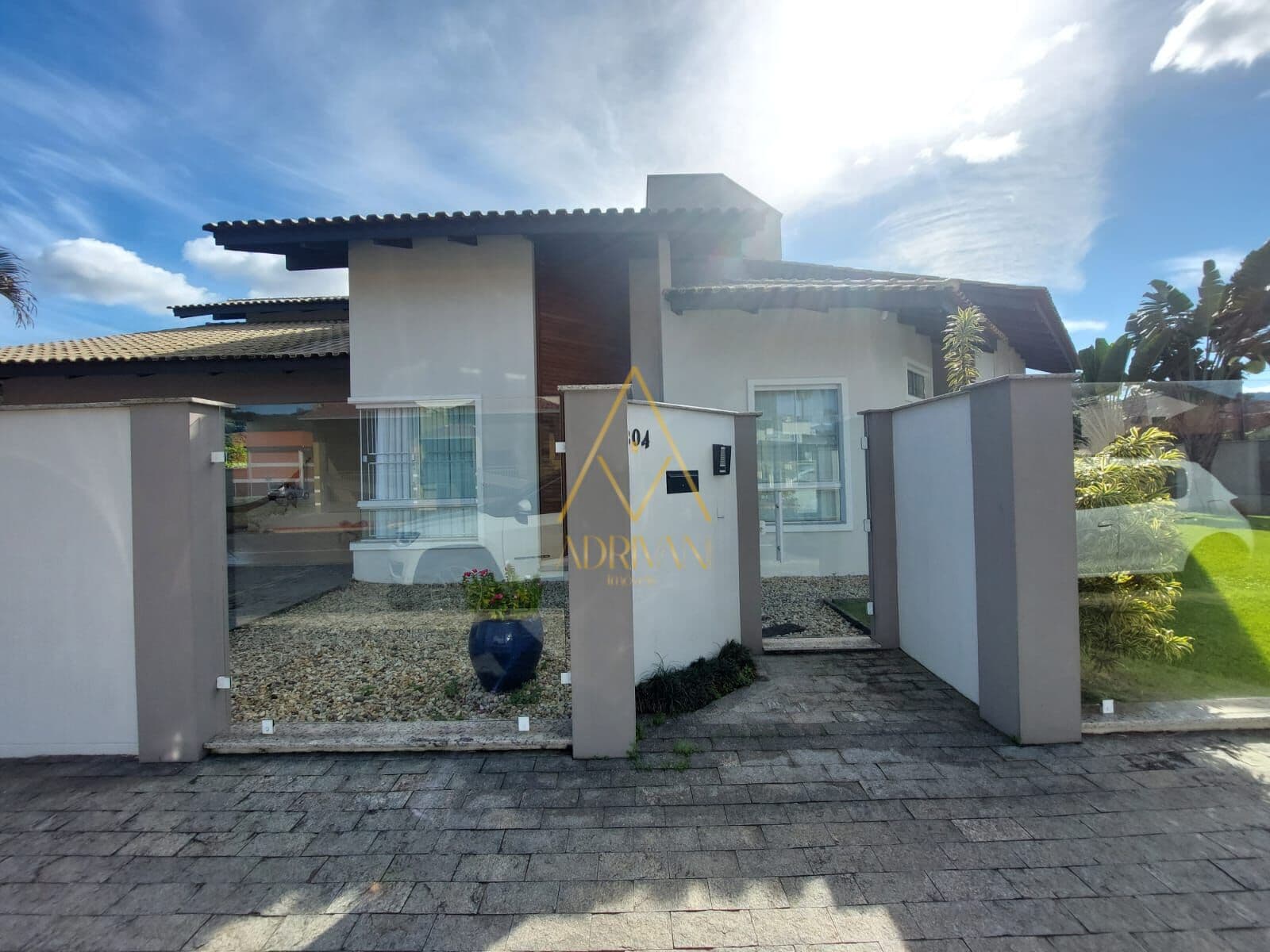 Casa Padrão no bairro Centenário
