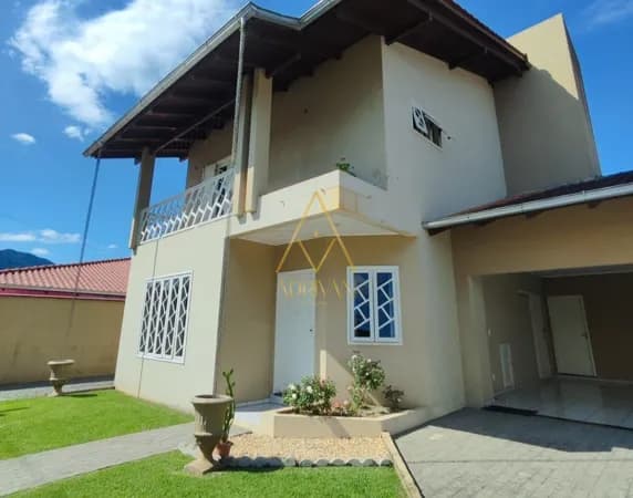 Casa Padrão no bairro Água Verde
