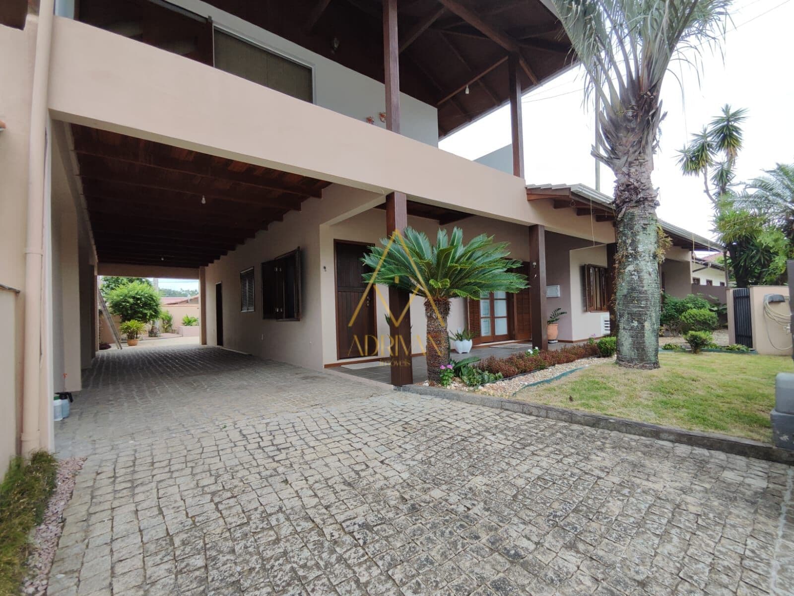 Casa Padrão no bairro Czerniewicz