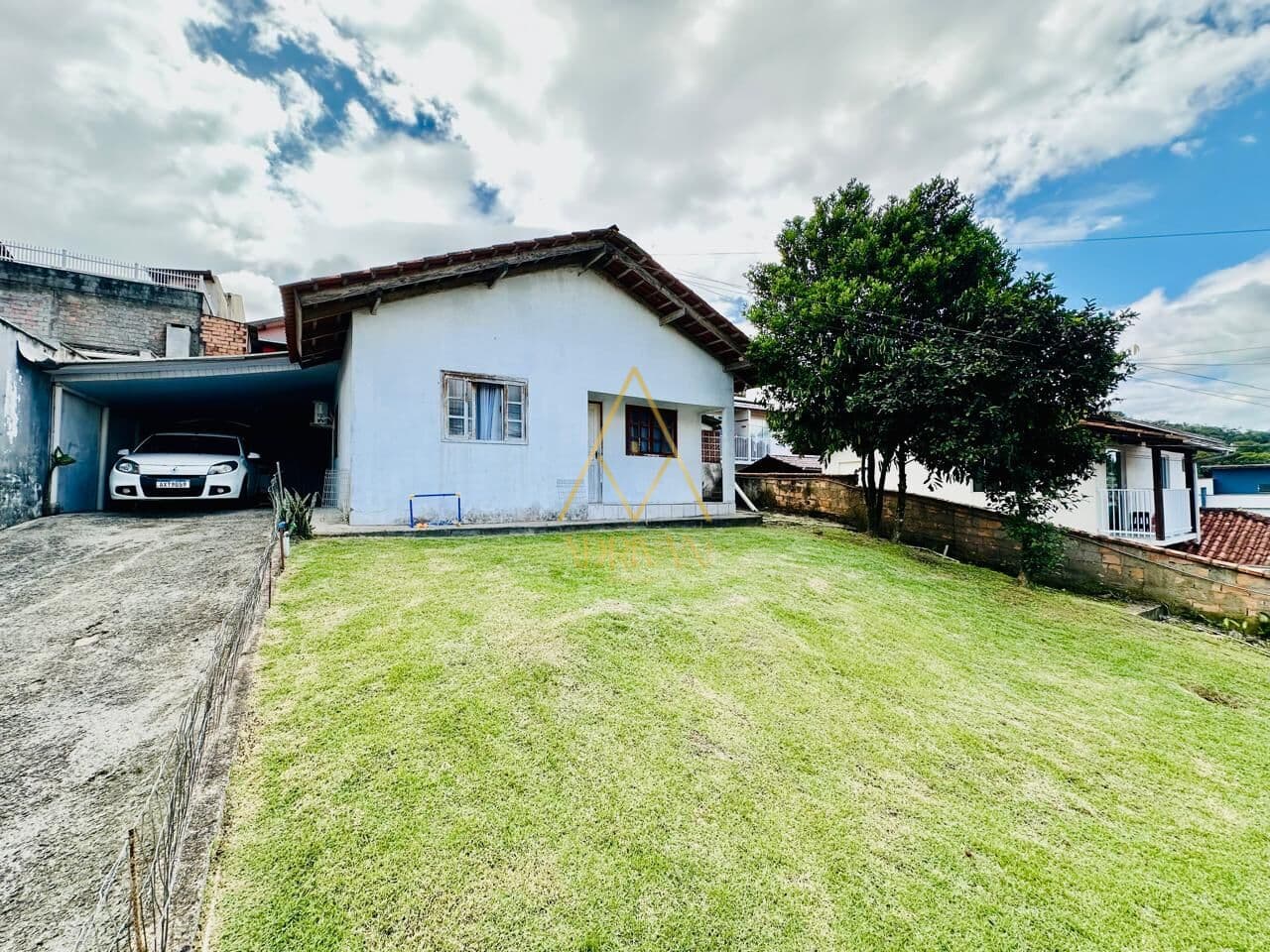 Casa Padrão no bairro Chico de Paula