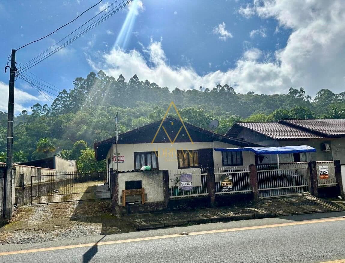 Casa Padrão no bairro Chico de Paula
