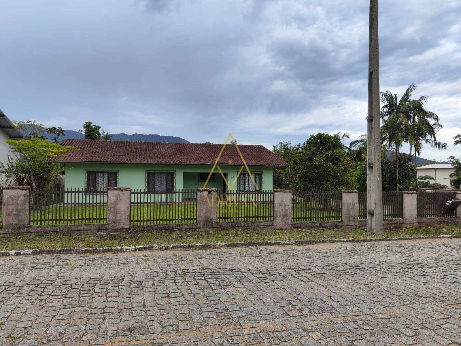 Casa Padrão no bairro Santa Luzia