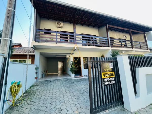 Casa Geminada no bairro Tifa Martins