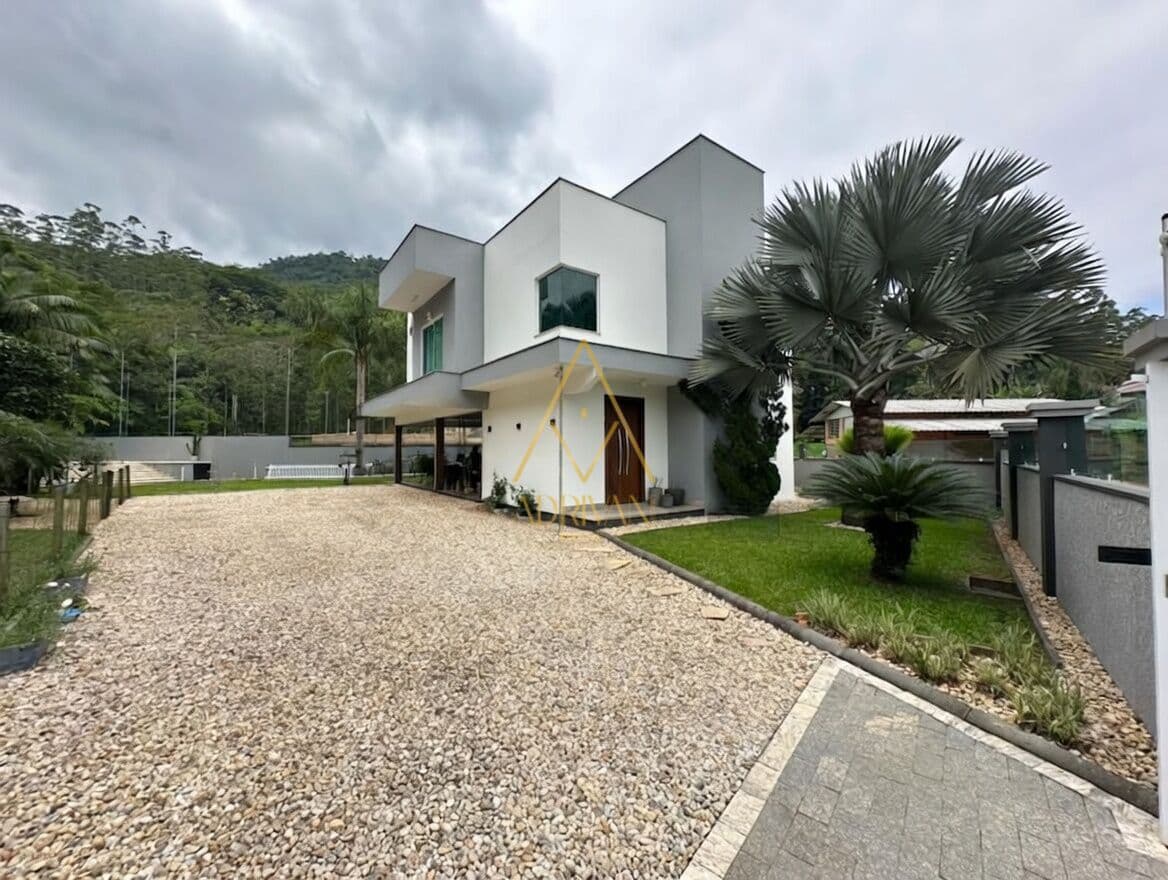 Casa Padrão no bairro Ilha da Figueira