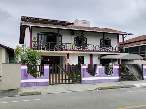 Casa Padrão no bairro Centenário