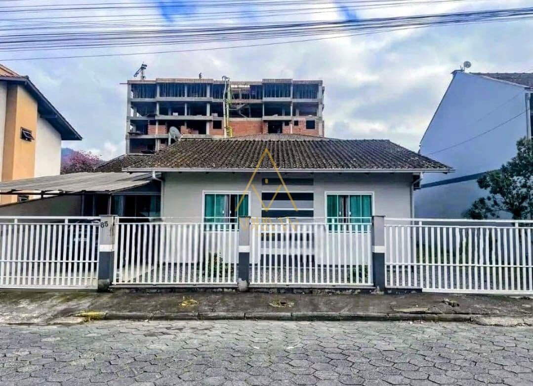 Casa Padrão no bairro Ilha da Figueira