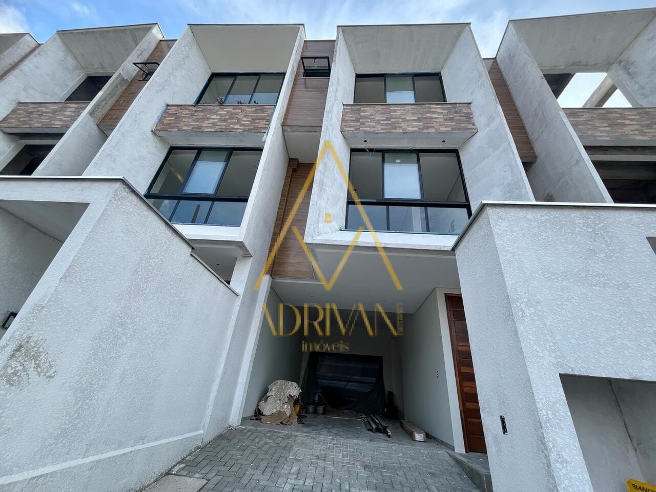 Sobrado geminado duplex no bairro Vila Lenzi