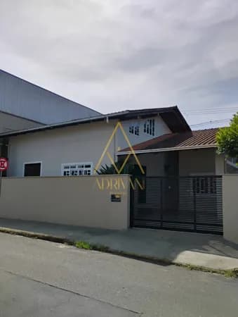 Casa Padrão no bairro Czerniewicz