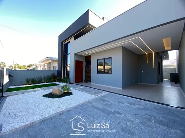 Casa com piscina em Palhoça!