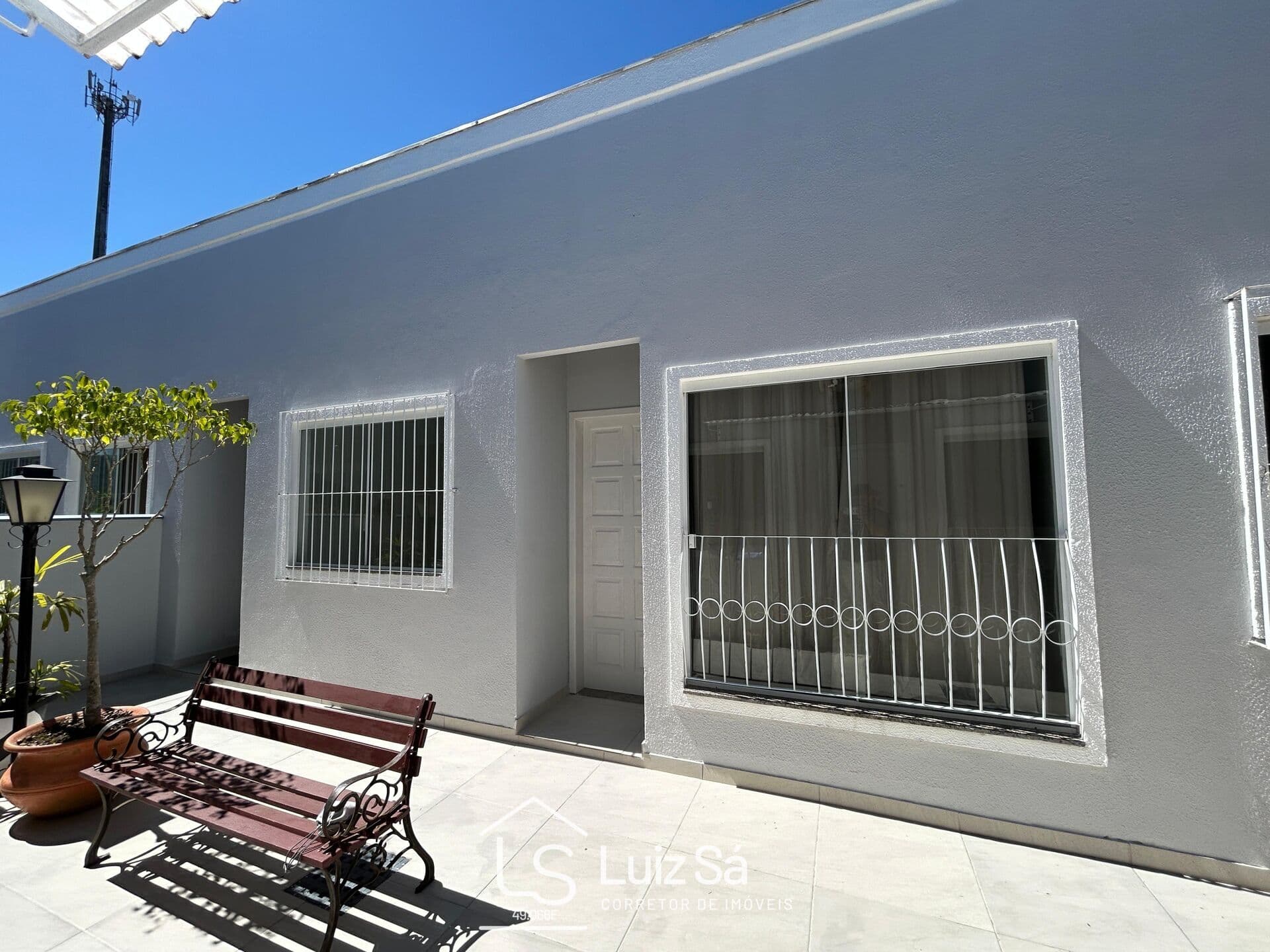 Casa Geminada em Condomínio Fechado