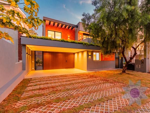 Casa de Condomínio em Santana de Parnaíba - Alphaville