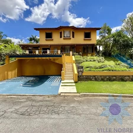 Casa de Condomínio em Jandira - Granja Viana