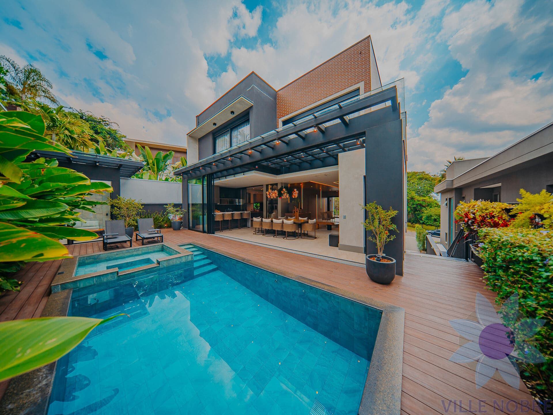 Casa de Condomínio em Santana de Parnaíba - Alphaville