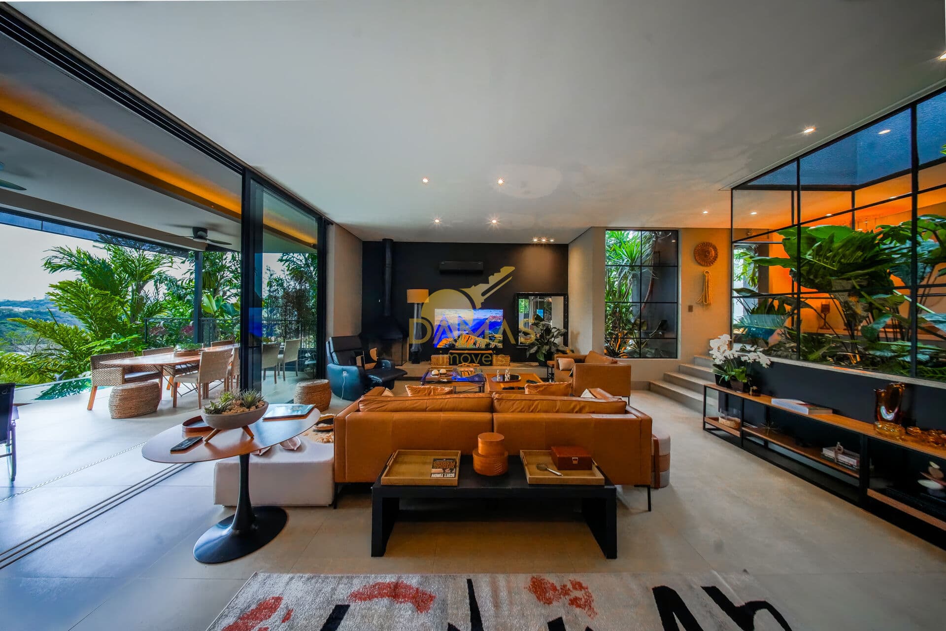 Casa Alto Padrão em Alphaville, Santana de Parnaíba/SP em meio a Mata Atlântica