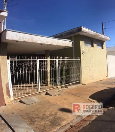 Casa Padrão para Venda em Vila Lídia Batatais-SP