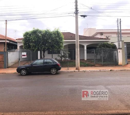 Casa Padrão para Venda em Centro Jardinópolis-SP