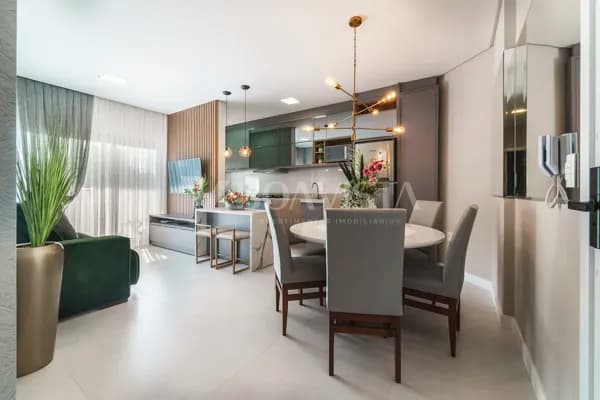 Apartamento de alto padrão exclusivo e mobiliado próximo ao mar à venda em Bombinhas