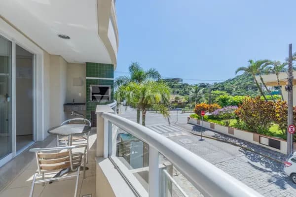 Apartamento na avenida da praia à venda em Bombinhas