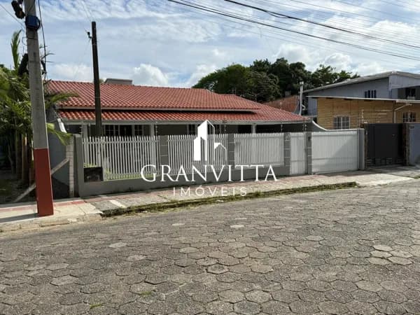 🏡 Casa com Piscina no Bairro São Domingos – Próx. ao Clube Navemar