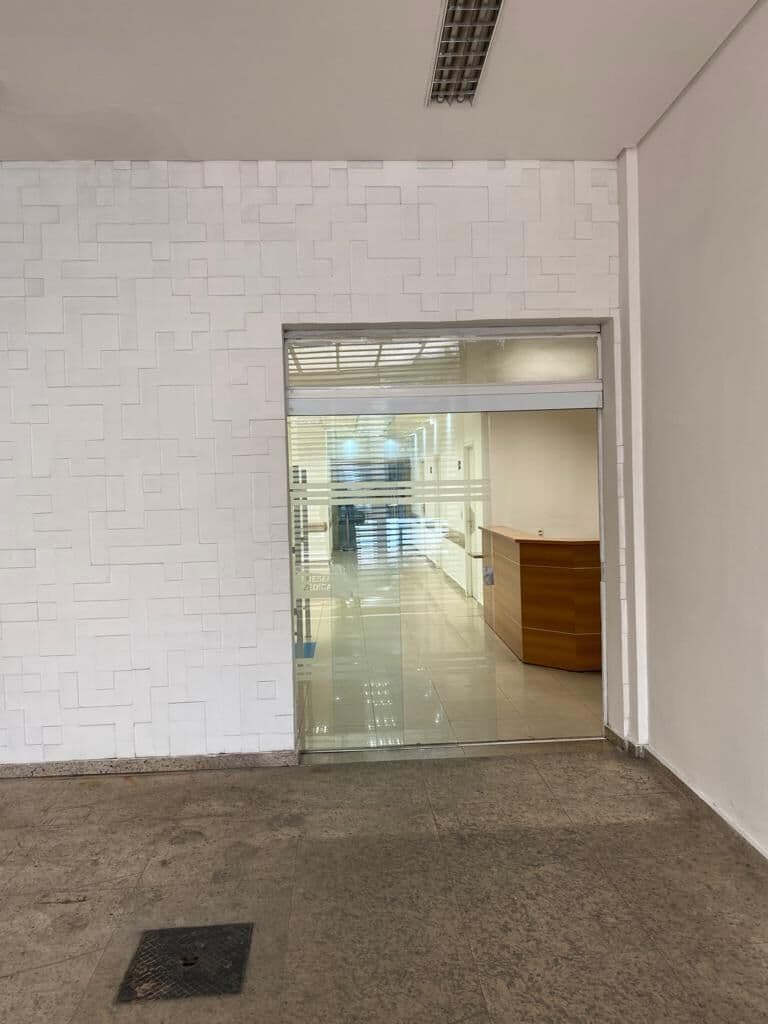 Prédio Comercial com frente para Av. do Contorno e Rua Tupis.