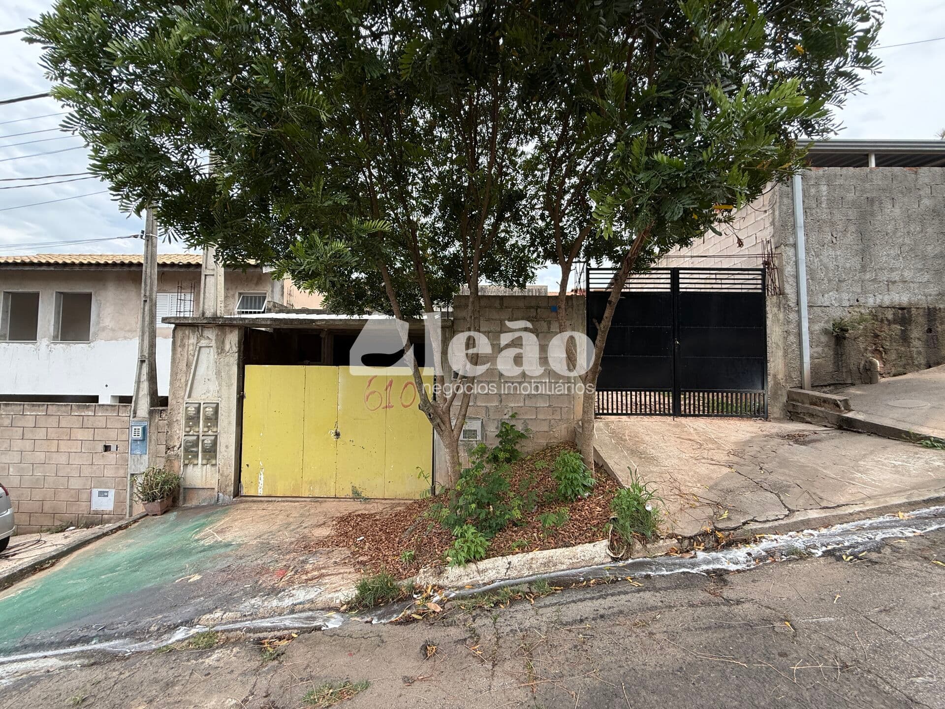 Terreno com construção à venda no Jardim América II - Valinhos/SP