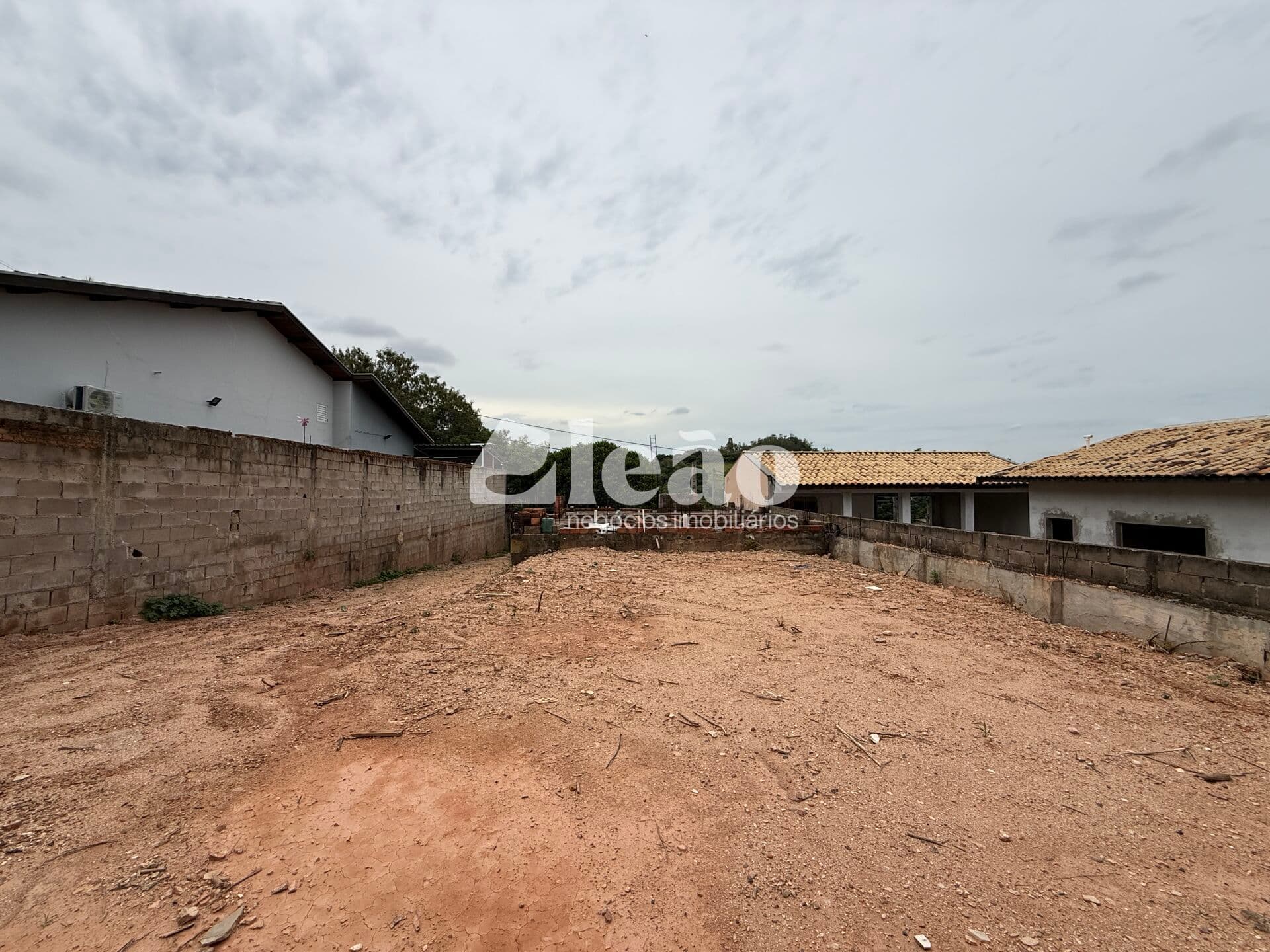 Terreno com construção à venda no Jardim América II - Valinhos/SP