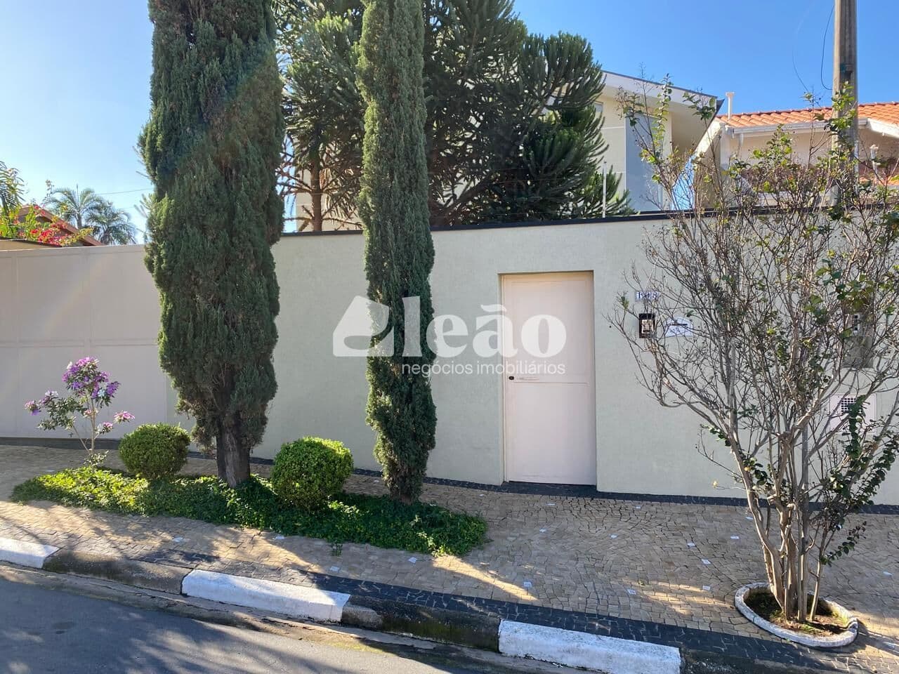 Casa bem cuidada, 03 dormitórios, suite e piscina Jardim Paiquerê, Valinhos/SP