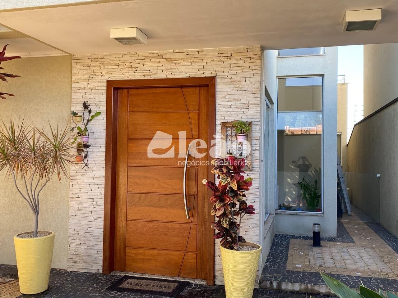 Casa bem cuidada, 03 dormitórios, suite e piscina Jardim Paiquerê, Valinhos/SP