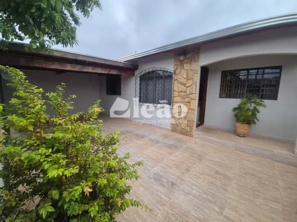 Casa térrea com piscina e edícula à venda no Jardim Novo Mundo, em Valinhos